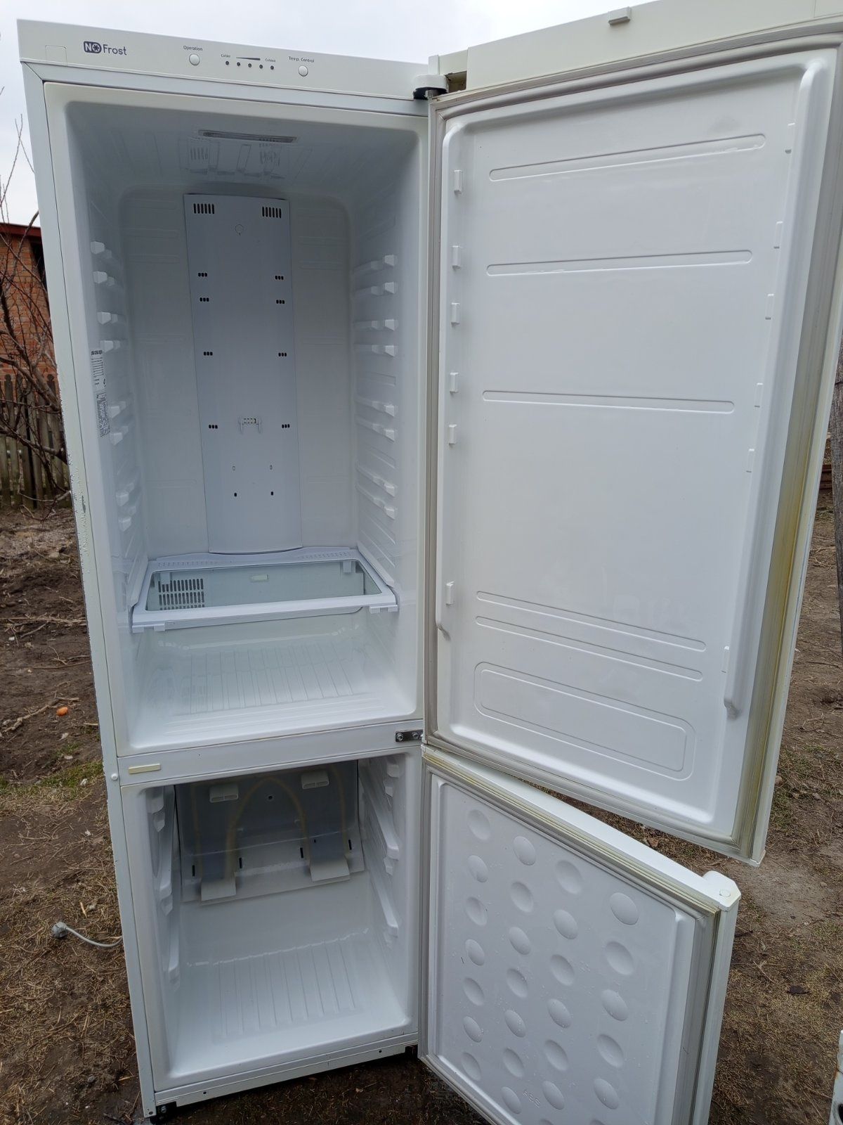 Продам білий холодильник Samsung