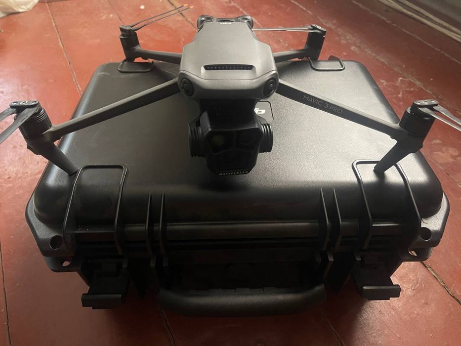 DJI Mavic 3 Pro. Повний комплект + RC Pro та оригінальний кейс DJI