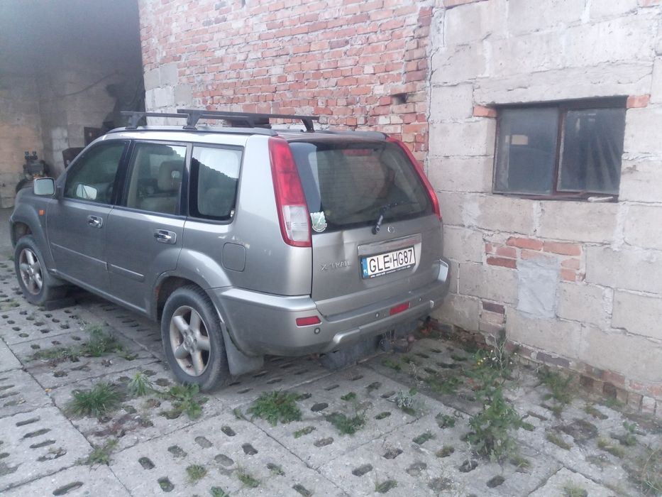 Nissan X-trail 2002r 2.0b uszkodzony