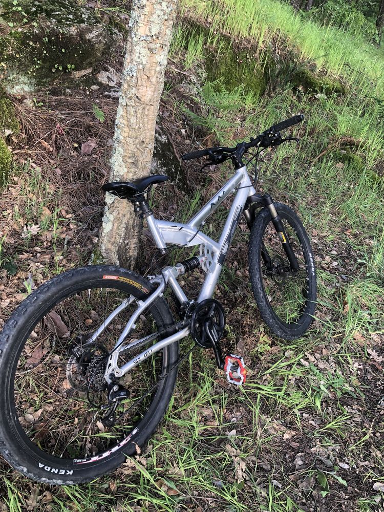 Bicicleta downhill roda 26