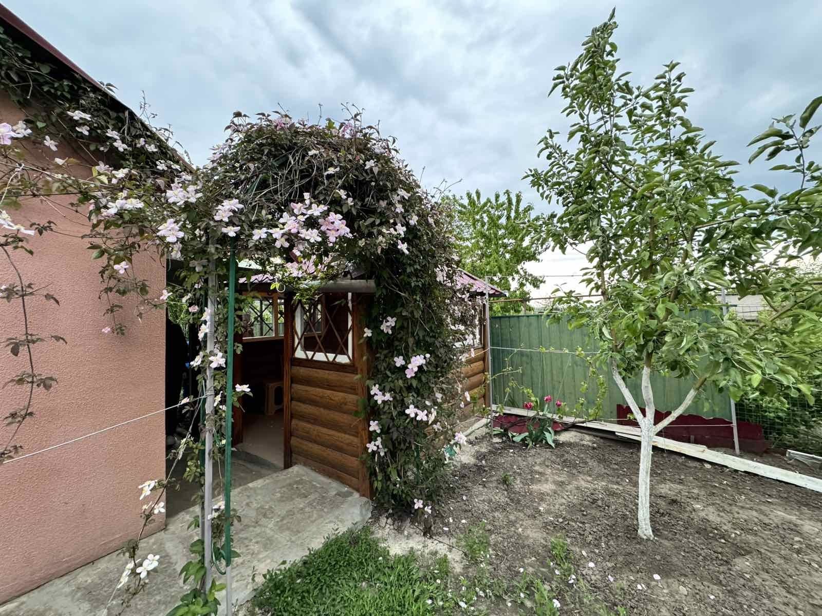 Продам півбудинку в районі 33 школи.