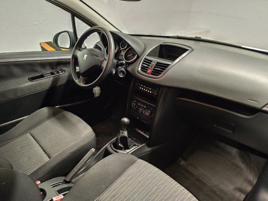 Peugeot comercial 207