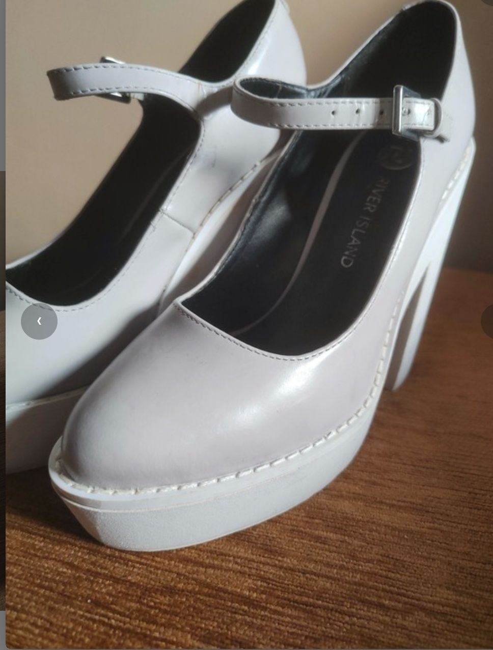 Modne buty River Island