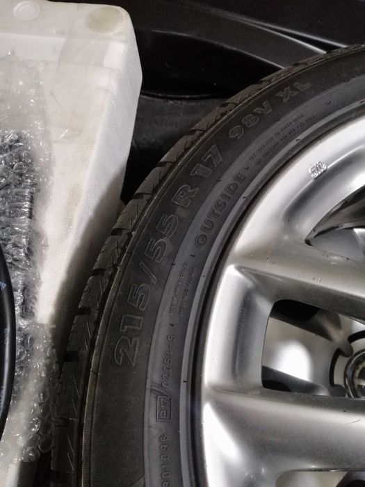 диск с резиною на інфініті бу оригінальний 215 55 17 нокіан