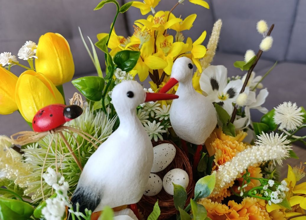 Dekoracja wnętrz. Kompozycja kwiatowa do domu. Flowerbox. Prezent