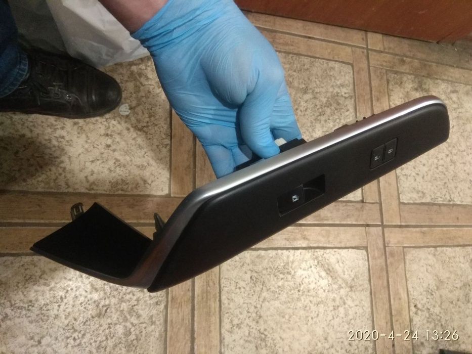 Накладка передней ручки с кнопкой стеклоподъёмника Toyota Camry 55 USA