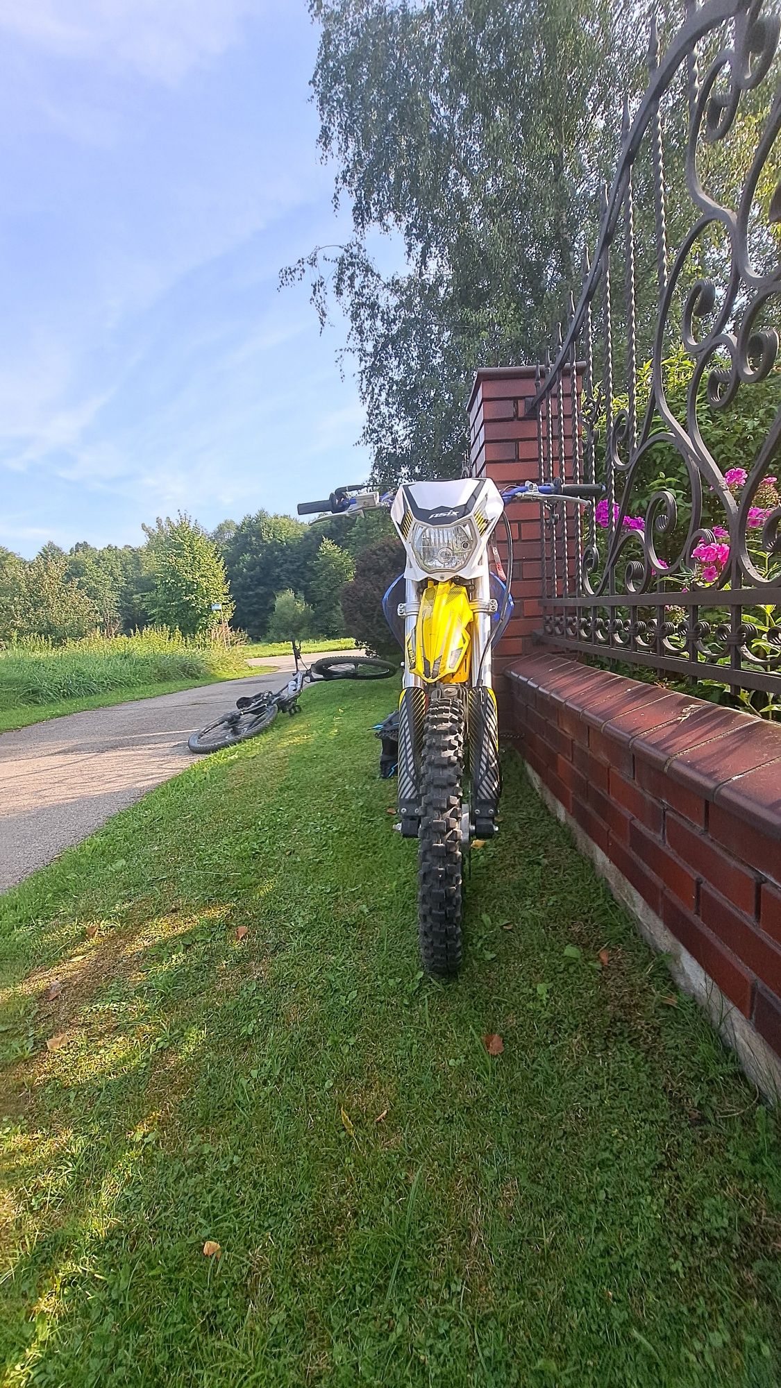 Cross asix 125 warto