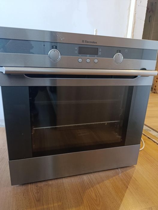 Piekarnik marki Elektrolux EOB63300X