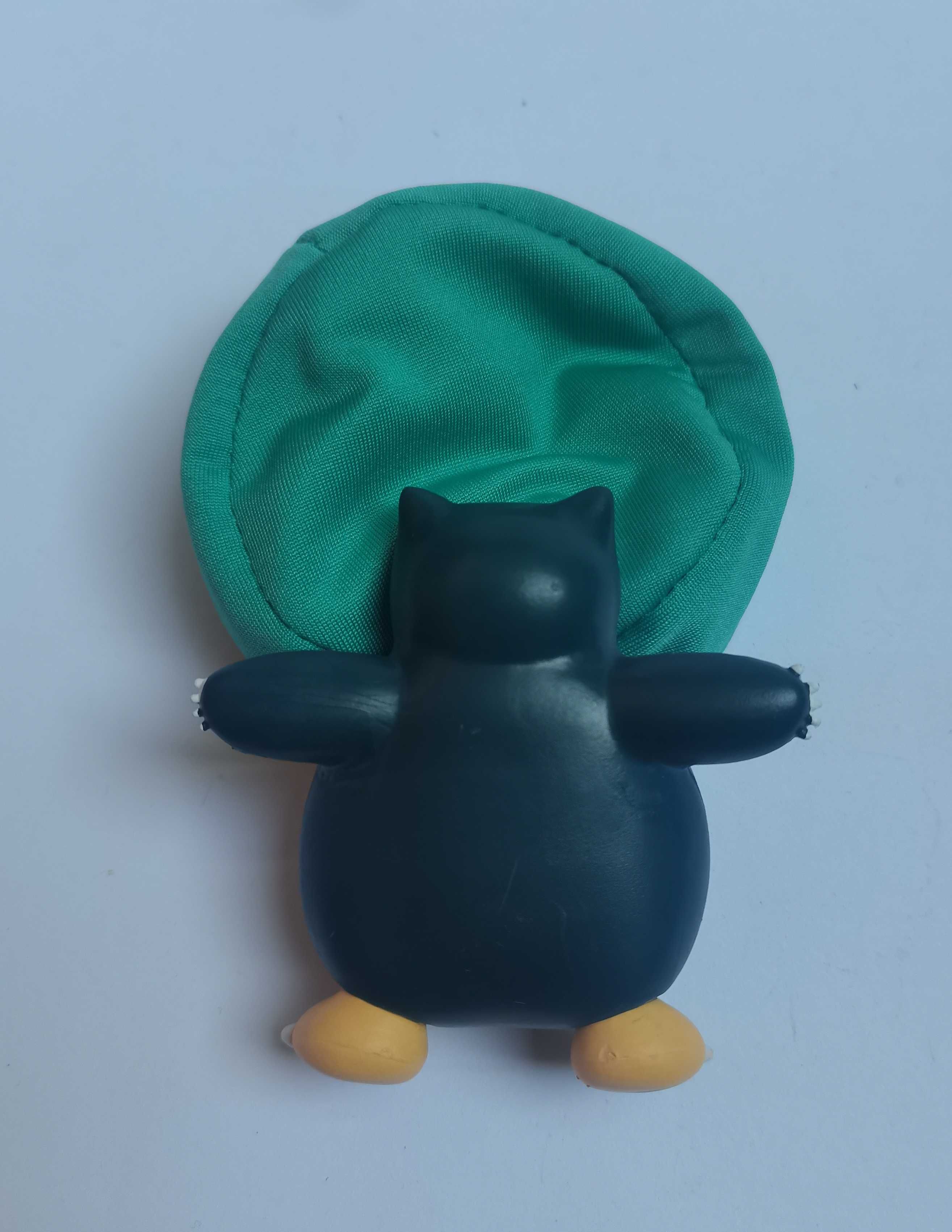Śpiący pokemon Snorlax - urocza mini figurka na podusi