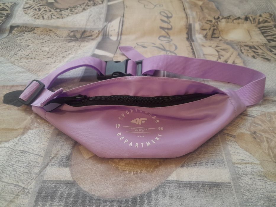 Nerka/saszetka 4F Jasno fioletowa/liliowa