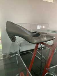 Skórzane, srebrne buty hiszpańskiej firmy AUDLEY