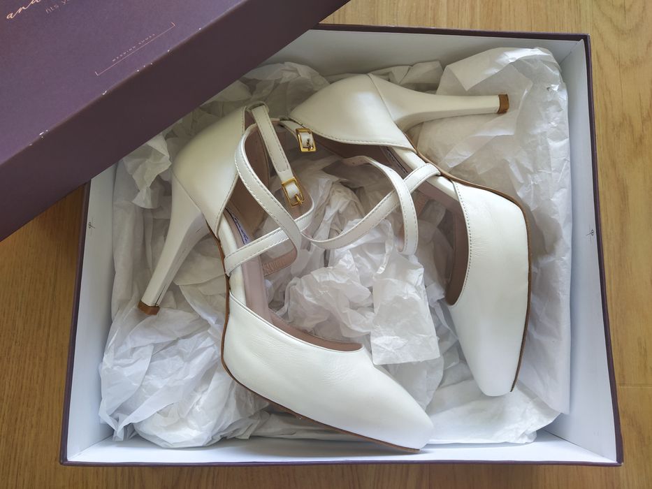 Sapatos de noiva branco pérola "and I Wonder"