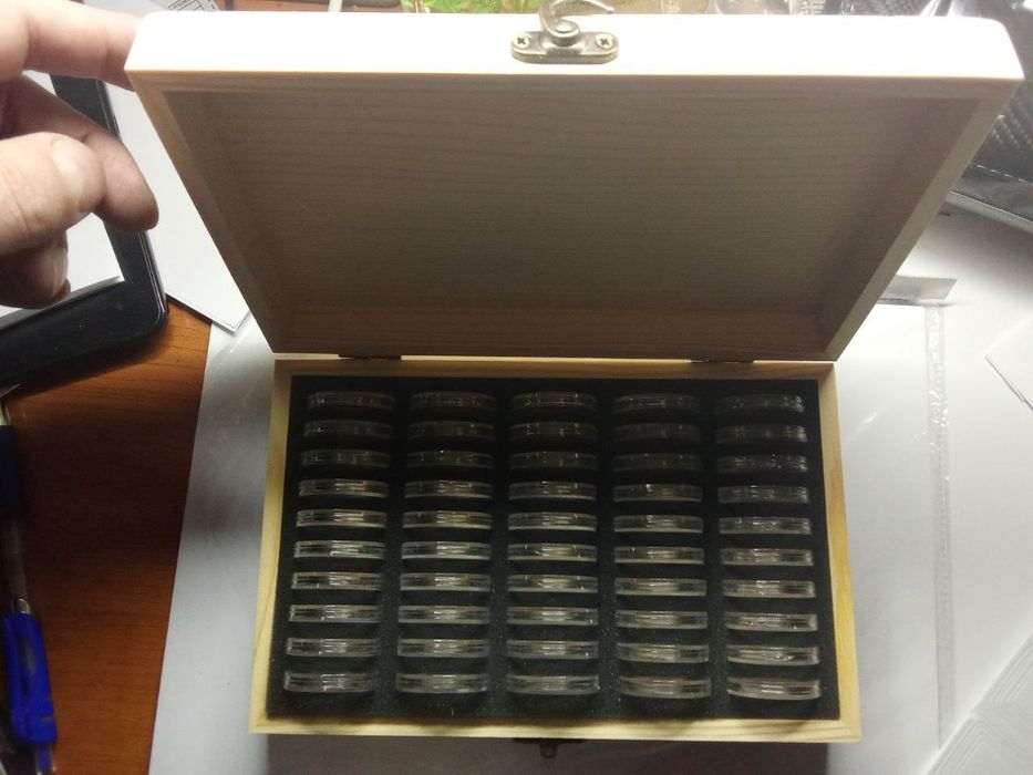 Капсули для монет в футлярі з вкладишами