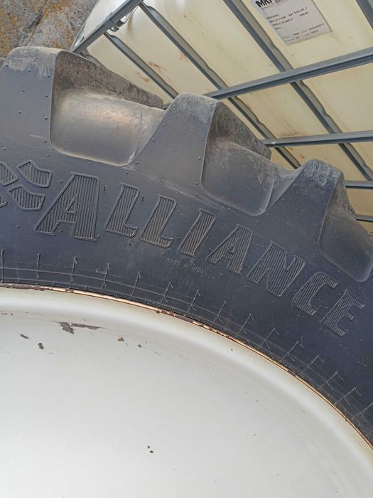 Koła New Holland Aliance 340/85R48 oraz Firestone Performer 320/90R32