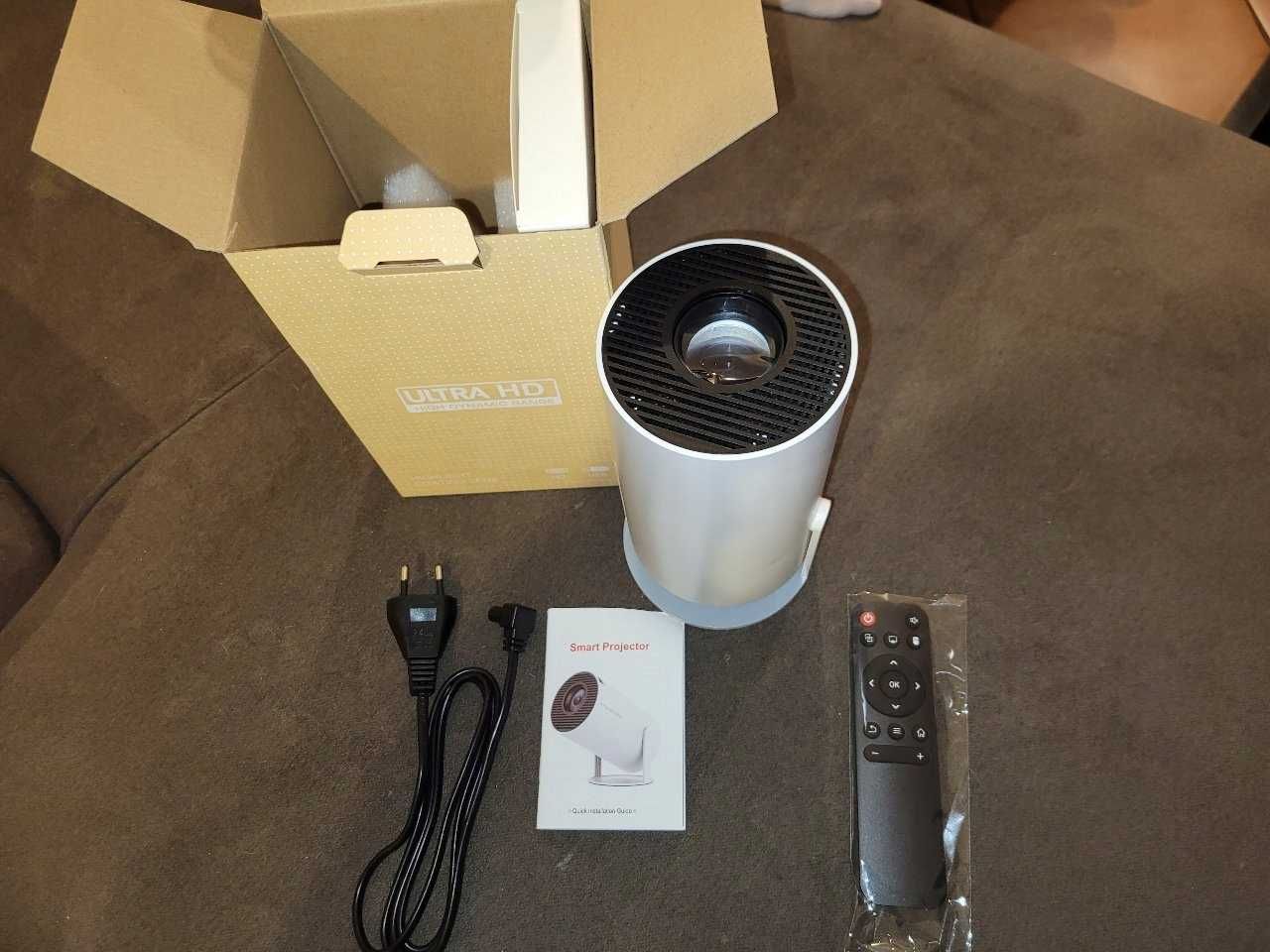 Nowoczesny Projektor Mini 4K Android TV WiFi | Smart Przenośny Głośnik