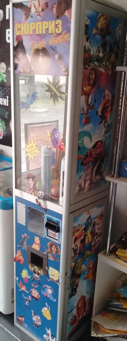 вендінговий автомат іграшок