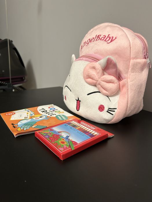 Plecaczek dla przedszkolaka 18|23cm. Do tego kolorowanka i 12 kredek.