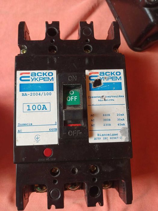 Автоматичний вимикач трьохфазний