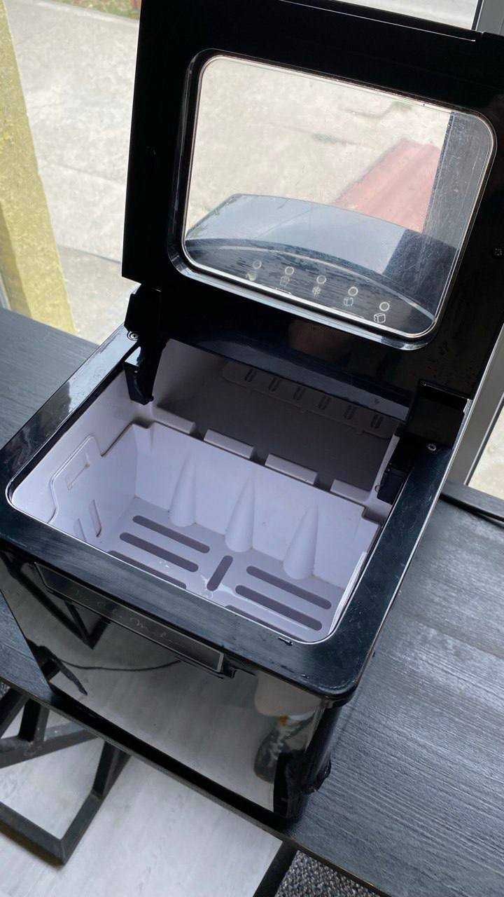 Льодогенератор Sencor SIM3000BK