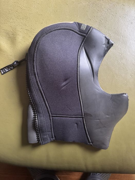 Ciepły kaptur Bare, z zamkiem.