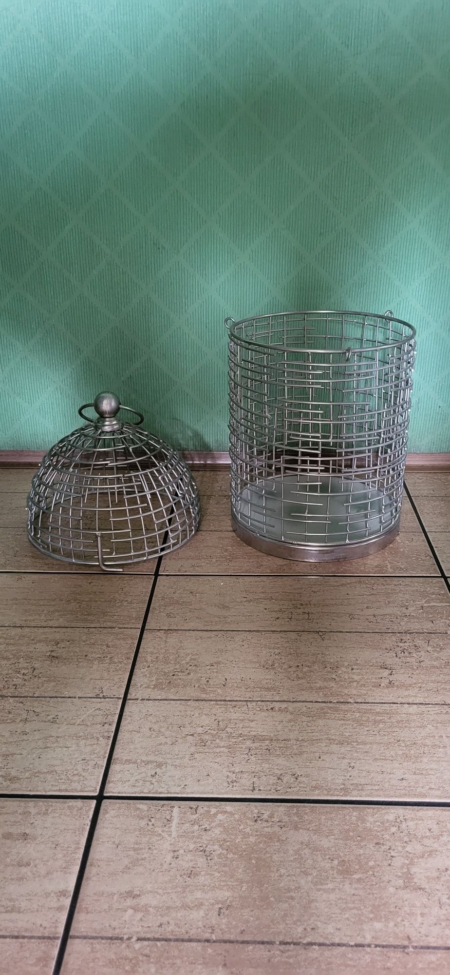 Metalowy srebrny lampion ażurowy