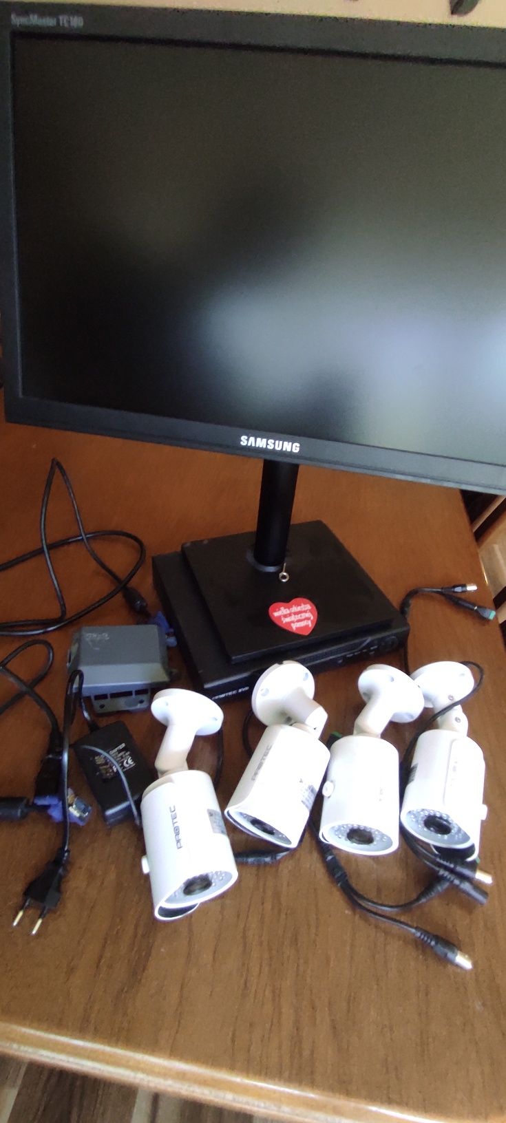 Kamery do monitoringu wraz z monitorem