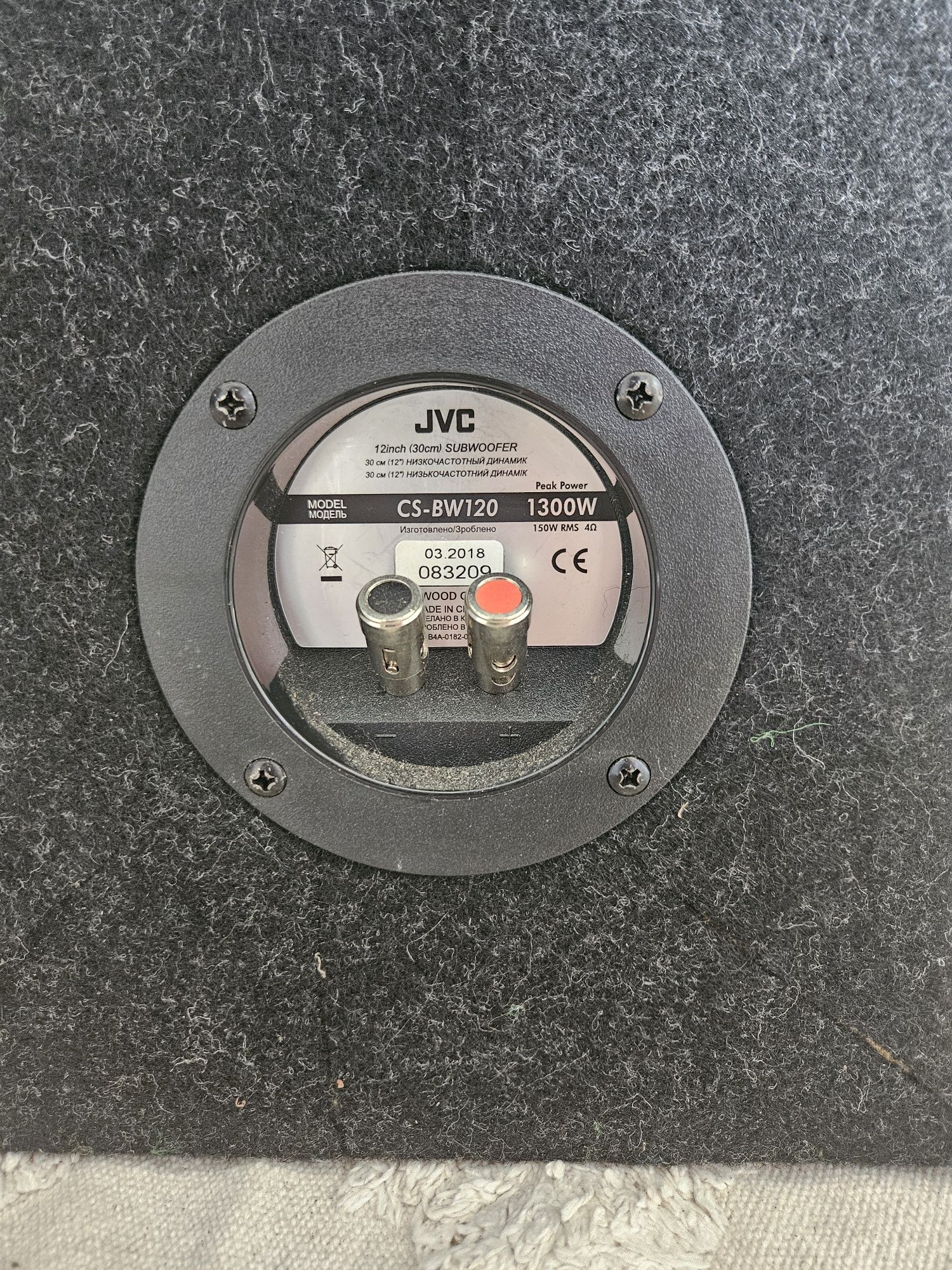 Głośni subwoofer JVC 1300 W
