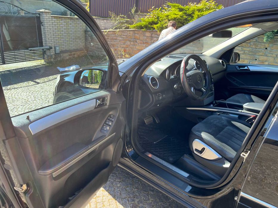 Mercedes-Benz ML 320. 2006 року