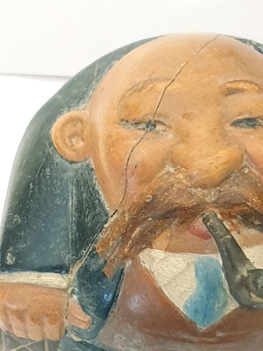 Rara antiga caixa de tabaco figurativa em faiança europeia