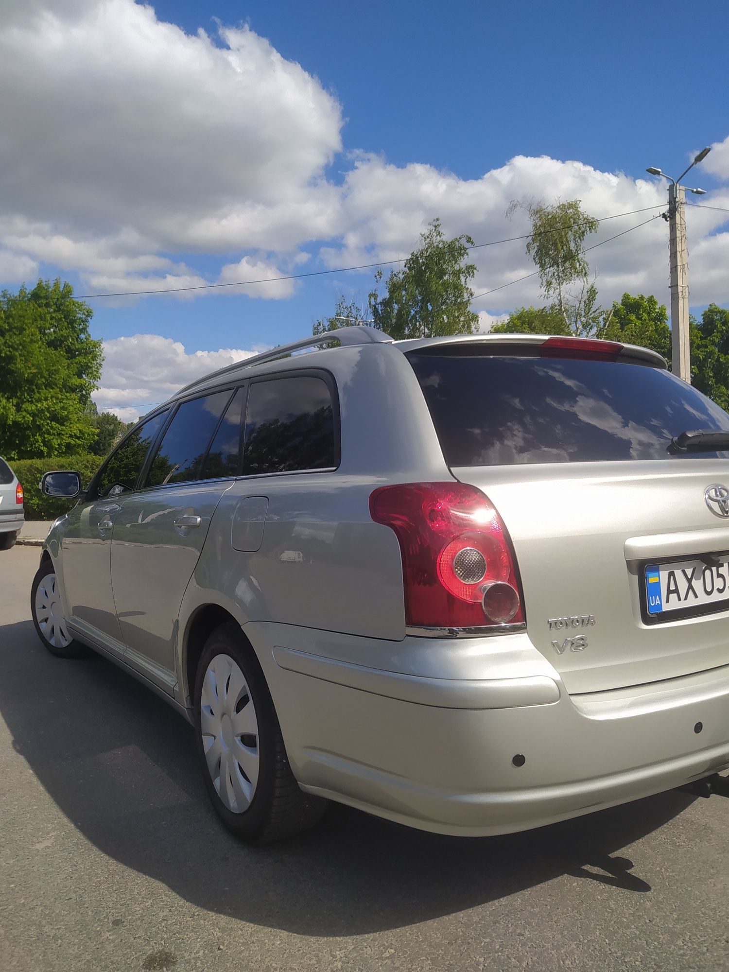 Продам авто тойота авенсіс в гарному стані