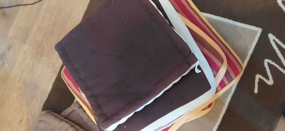 Almofadões/ poufs para desocupar