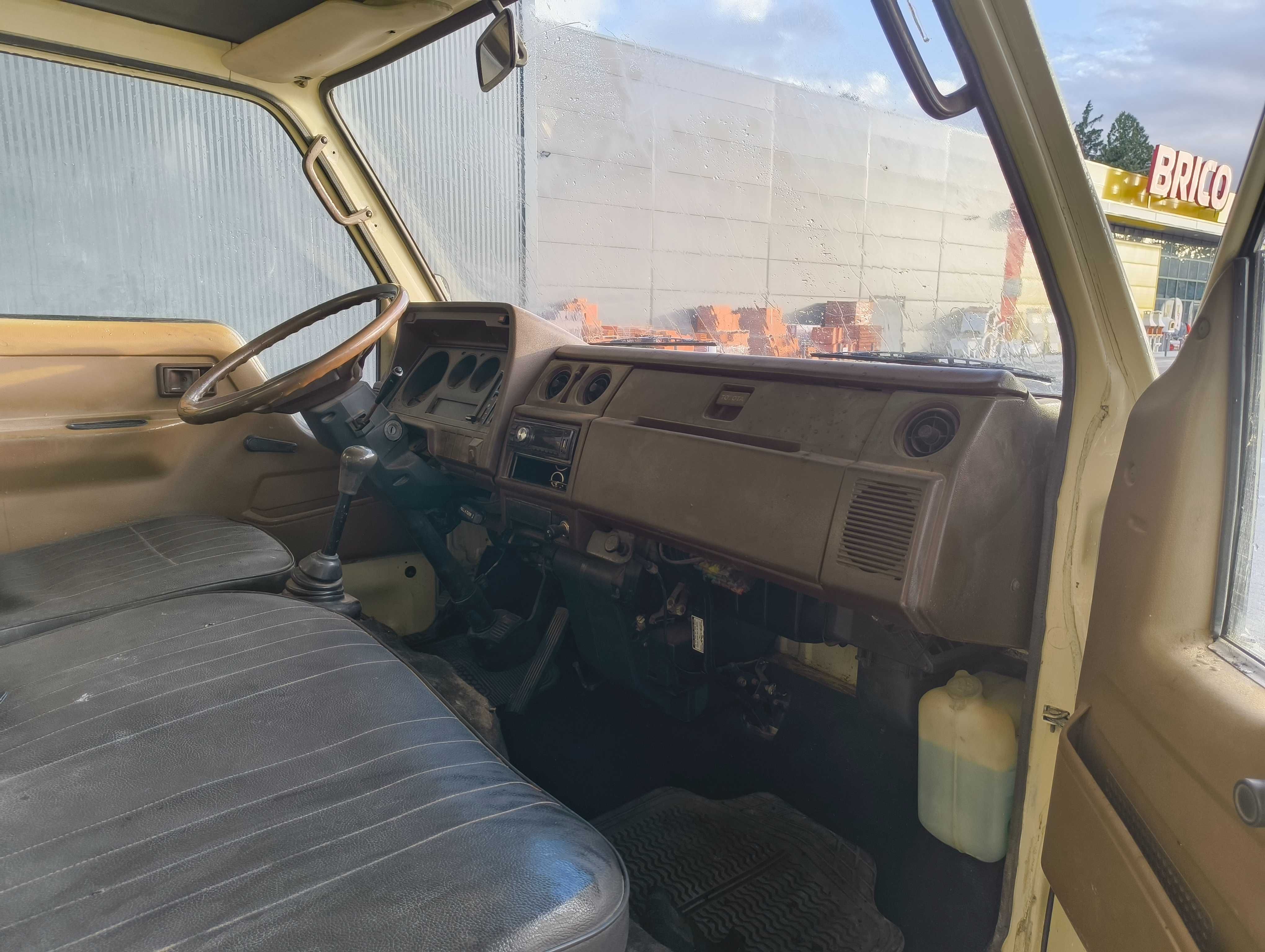 TOYOTA DYNA 150 – 1989 | Fiável e Pronta a Trabalhar!