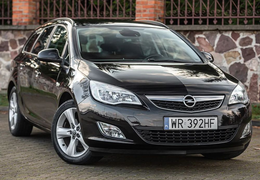 Opel Astra 1.4T 140KM Navi Półskóra Tempomat Parktronic Full LED Zarejestrowany
