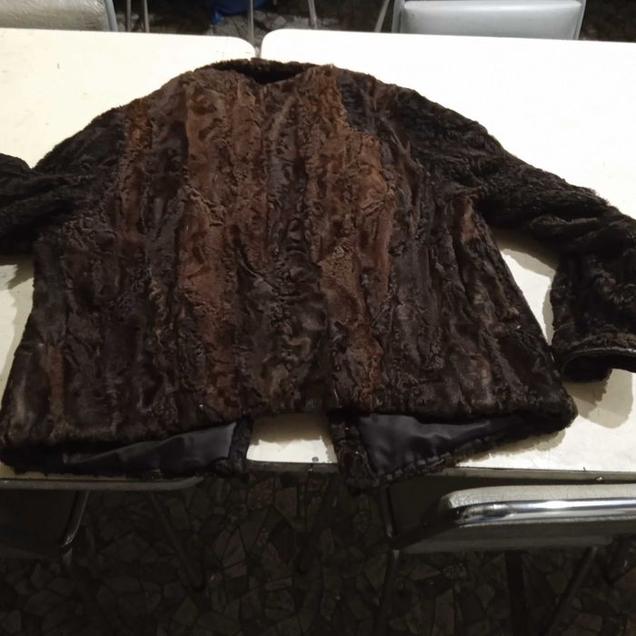 futro karakuł ciemnobrązowy