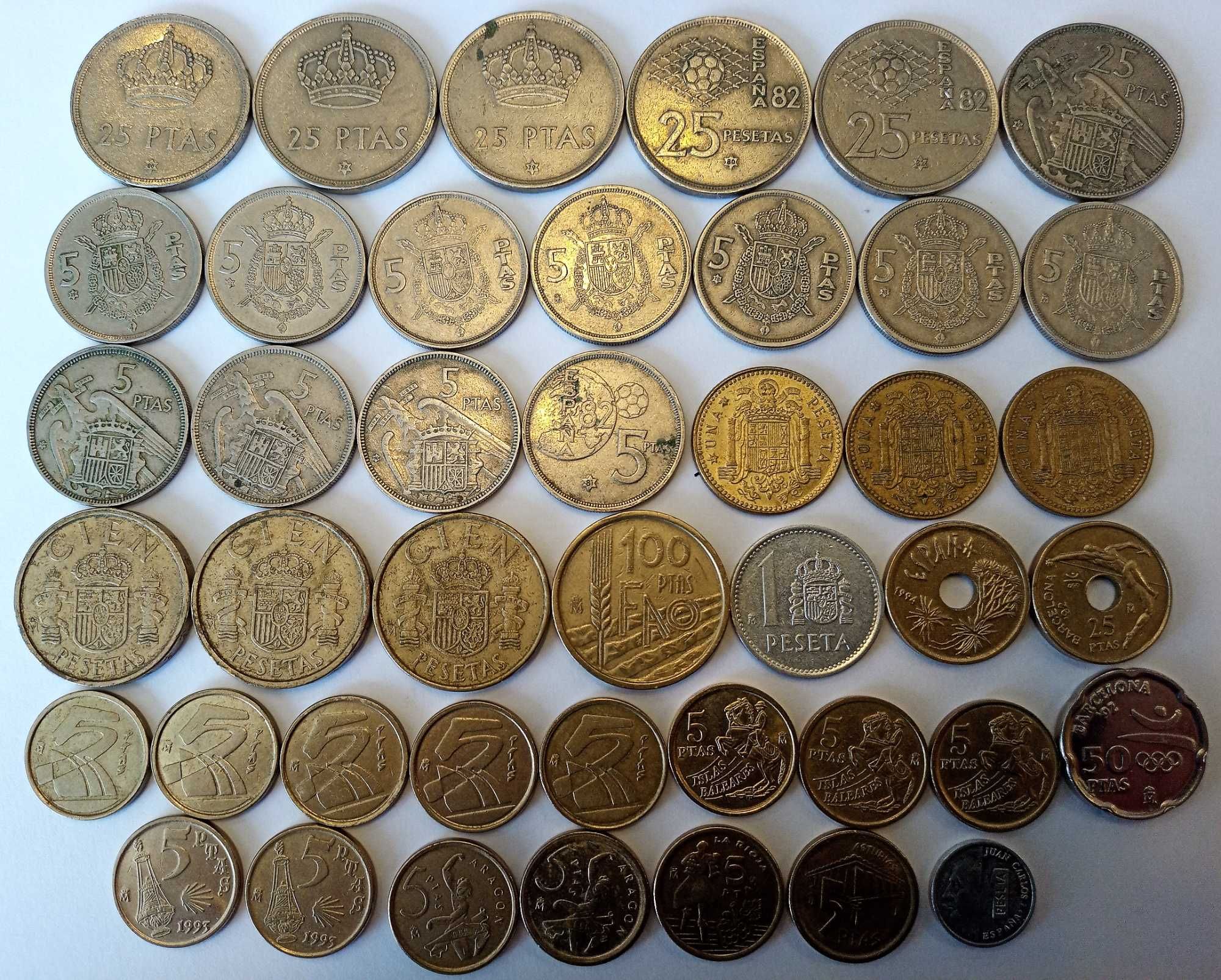Lote de 43 moedas, pesetas.