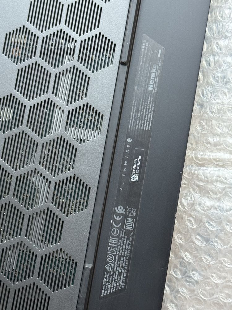 Dell Alienware M15 R2 i7 9750H | RTX 2070 | SSD 1TB | 16GB | 144 Hz