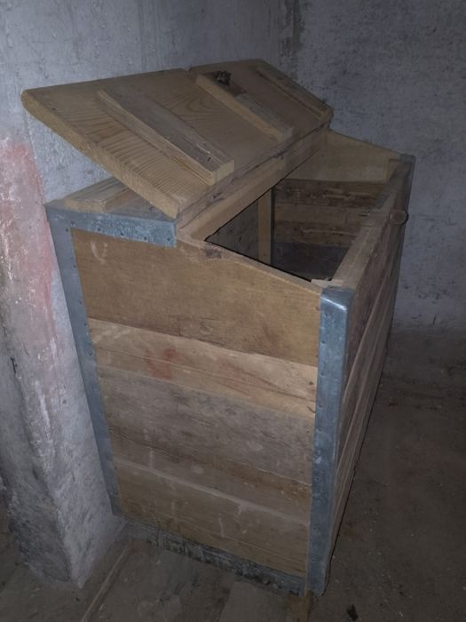 Продається ящик для сипучих сумішей.