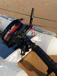 Barco insuflável com motor Mercury de 5 cavalos