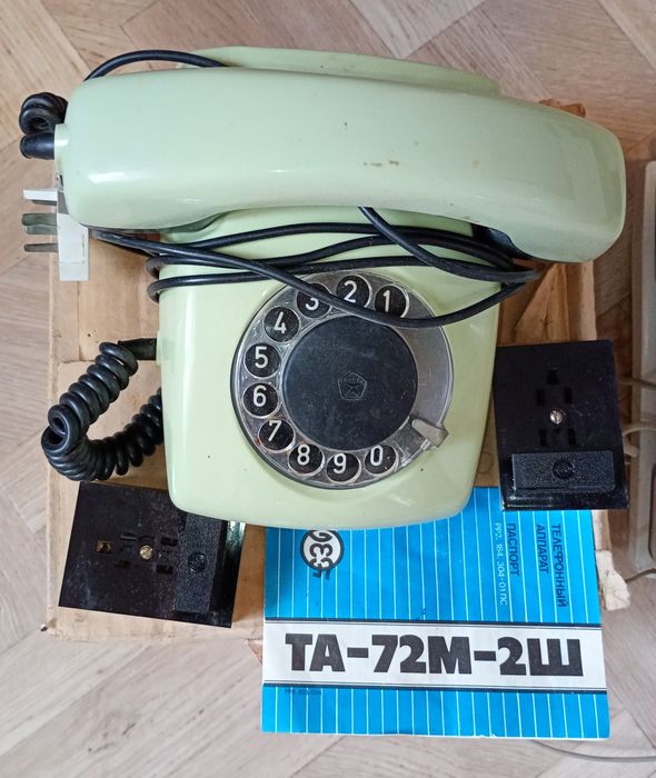 Вінтаж телефони та електролічильники