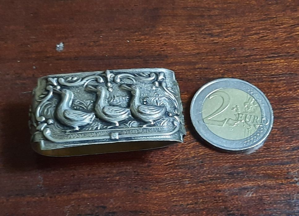 Bonito marcador de guardanapos em prata