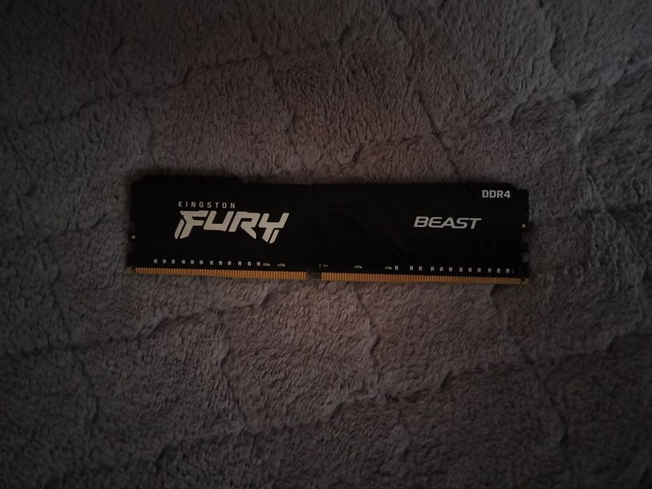 16 ГБ модуль Kingston Fury Beast DDR4-3200 CL16.