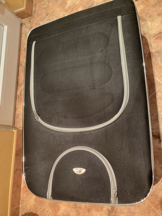 Mala grande de viagem de porão em bom estado