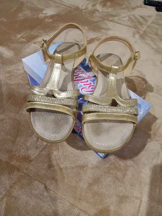 Conjunto mala Senhora e sapatos e jeans