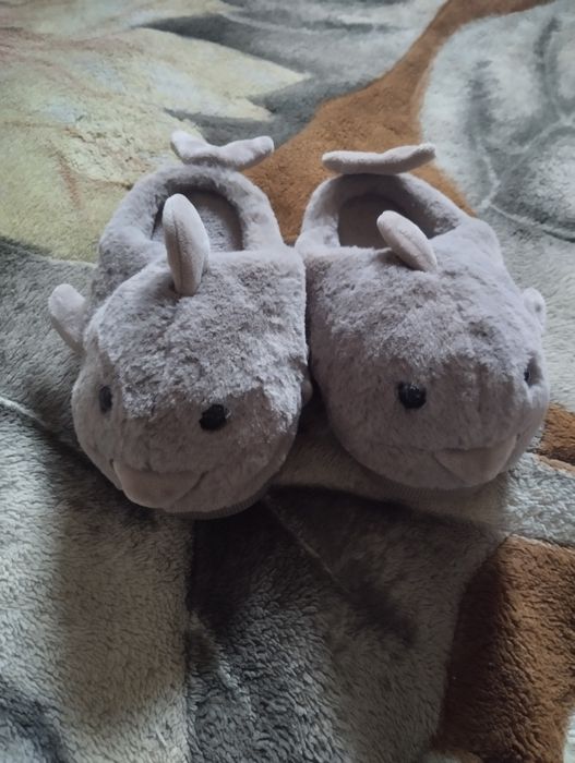 Продам дитячі кімнатні тапочки