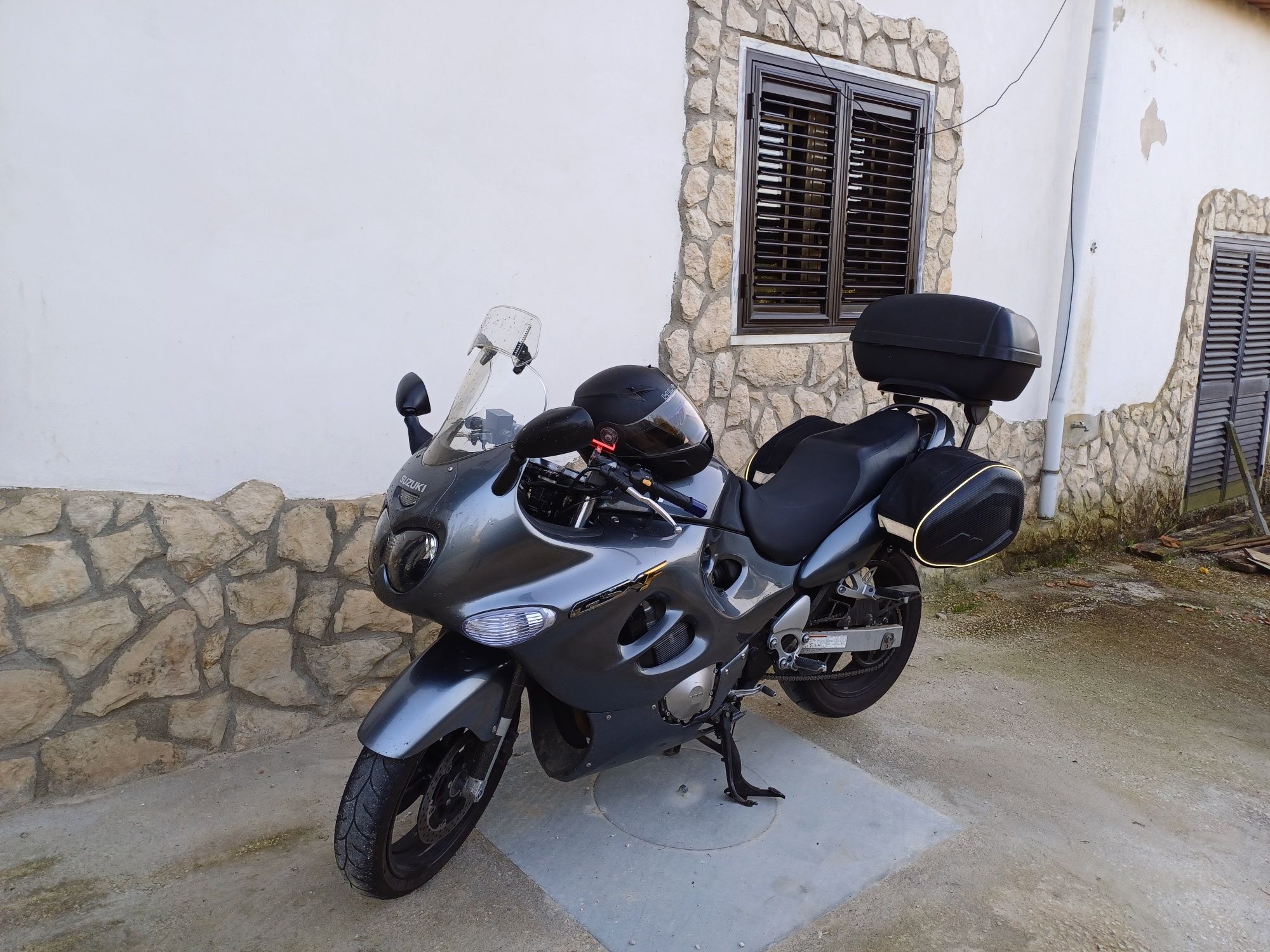 Vendo ou troco Mota Suzuki GSX 750F