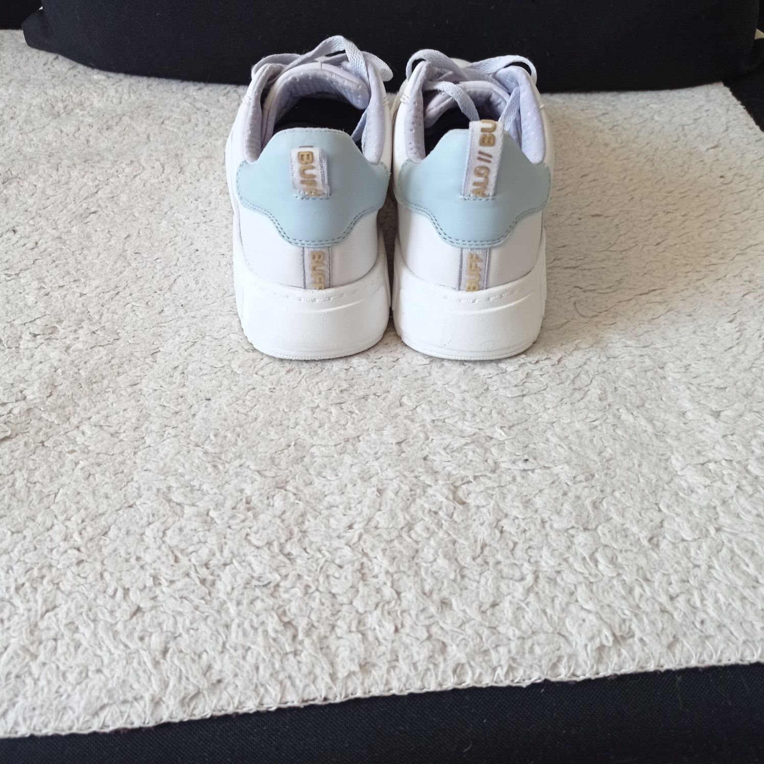 Sneakersy Buffalo rozmiar 37. Długość wkładki 23. Stan bdb