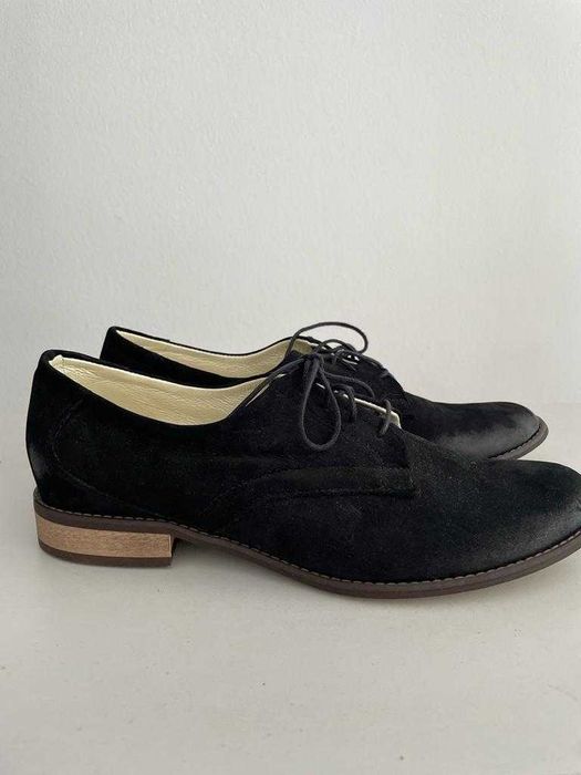 Pół buty sznurowane damskie.