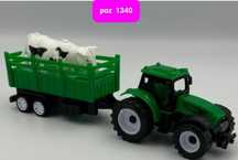 Traktor / traktorek / ciagnik z krowa na przyczepie