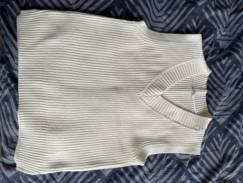 Жилетка моллчна , вязана