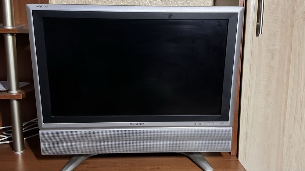 Кольоровий телевізор плоский SHARP LC-26GA5E Все працює, робочий